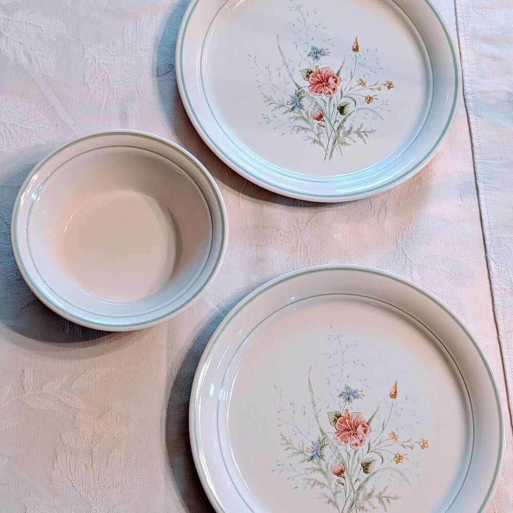 VTG Lot of 3 Cornerstone Summer Mist Corningware Dinner Plates + Bowl USA